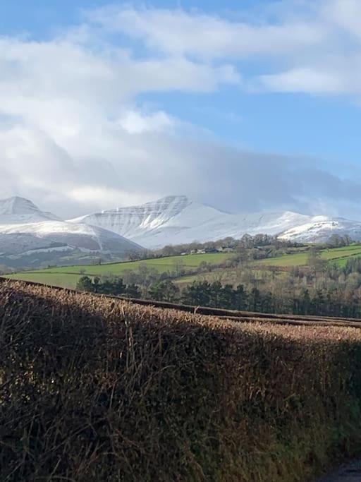 فيلا Mountain Views In The Heart Of Brecon Town المظهر الخارجي الصورة