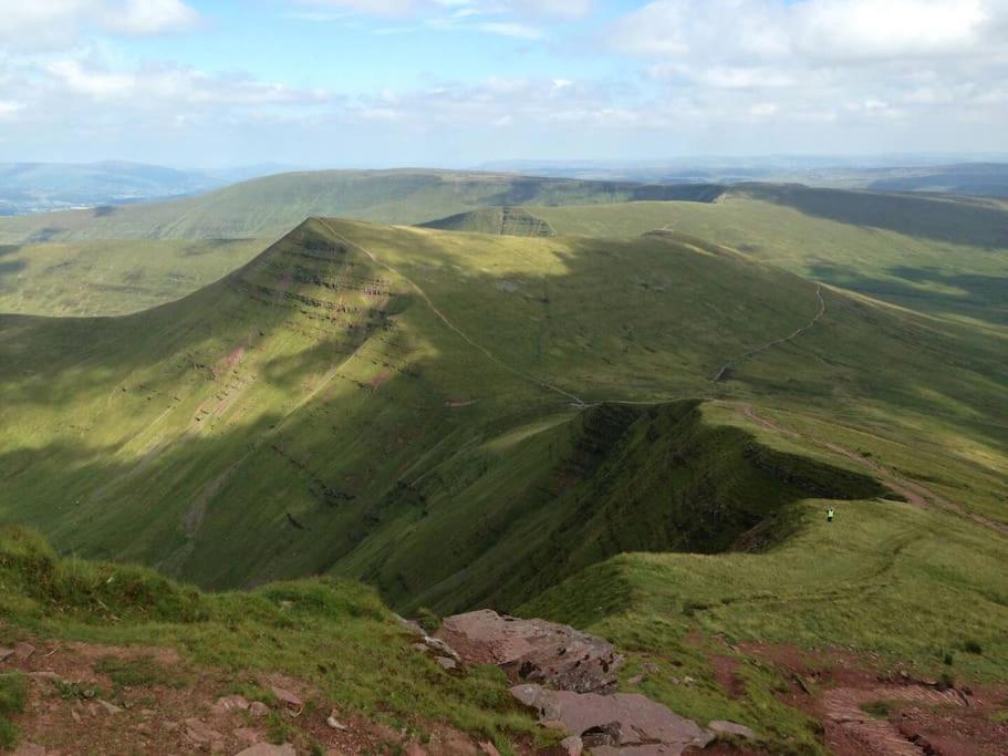 فيلا Mountain Views In The Heart Of Brecon Town المظهر الخارجي الصورة