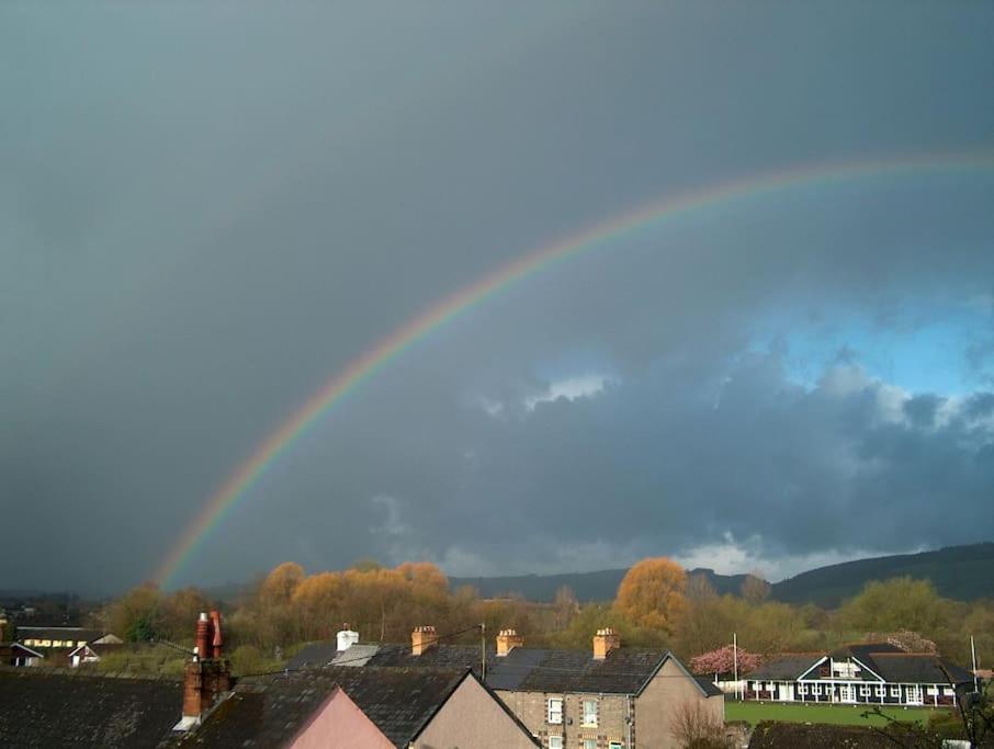 فيلا Mountain Views In The Heart Of Brecon Town المظهر الخارجي الصورة