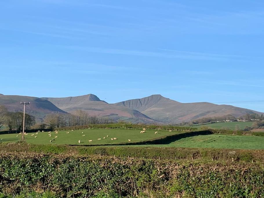 فيلا Mountain Views In The Heart Of Brecon Town المظهر الخارجي الصورة