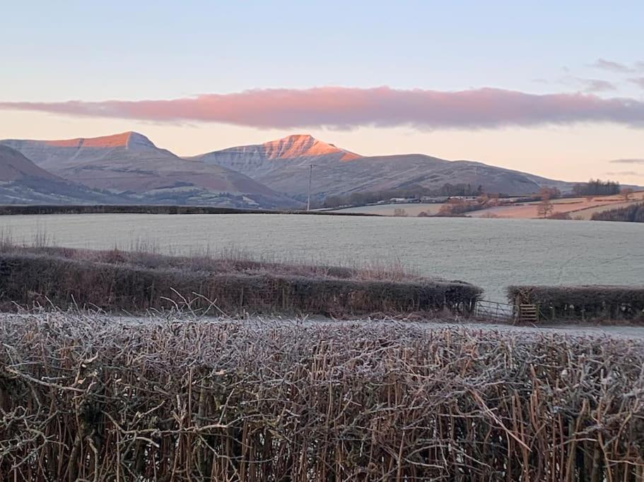 فيلا Mountain Views In The Heart Of Brecon Town المظهر الخارجي الصورة